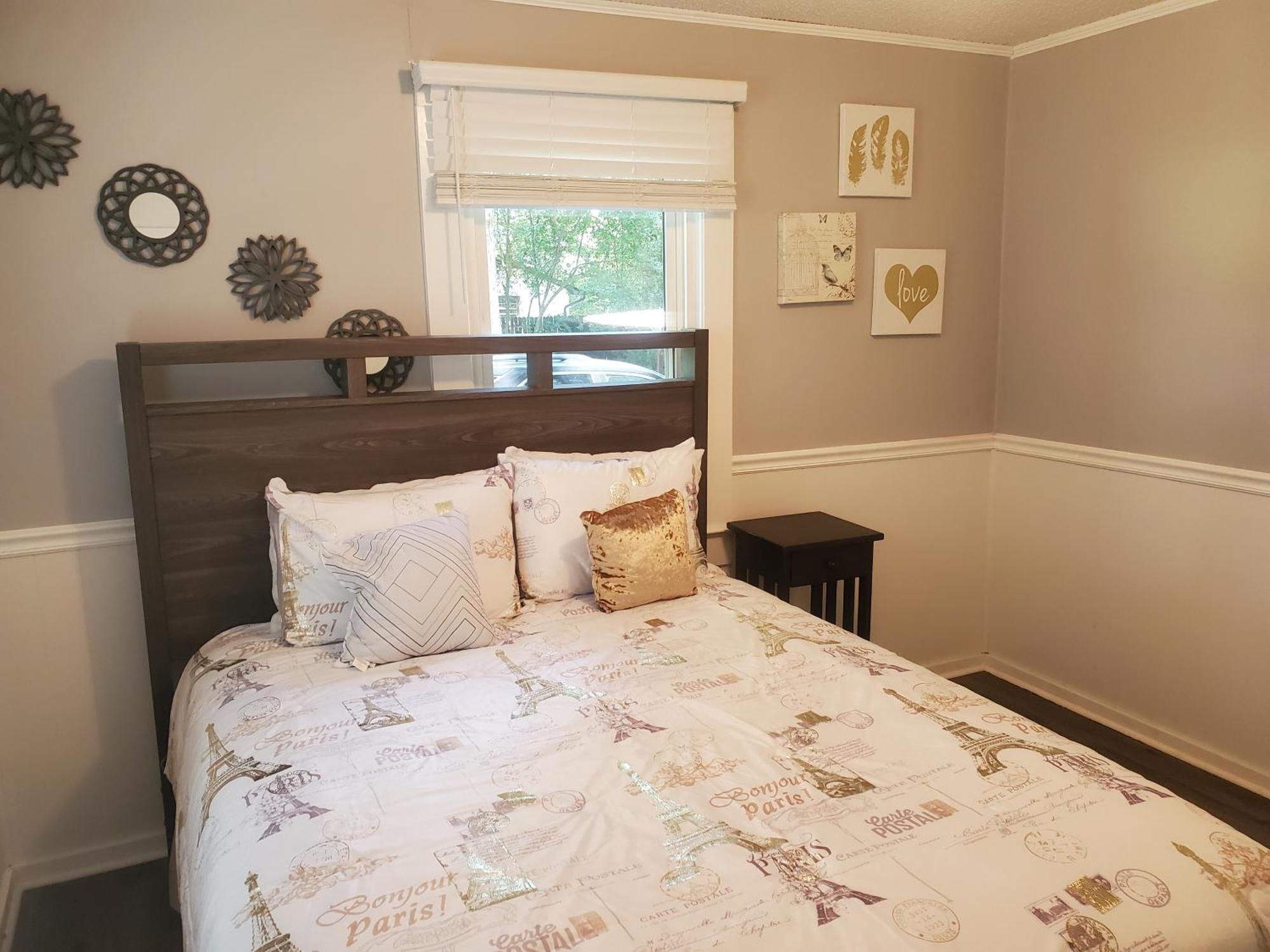 Private Single Level Standalone House Large Lot - 3 Bedrooms Charlotte Esterno foto