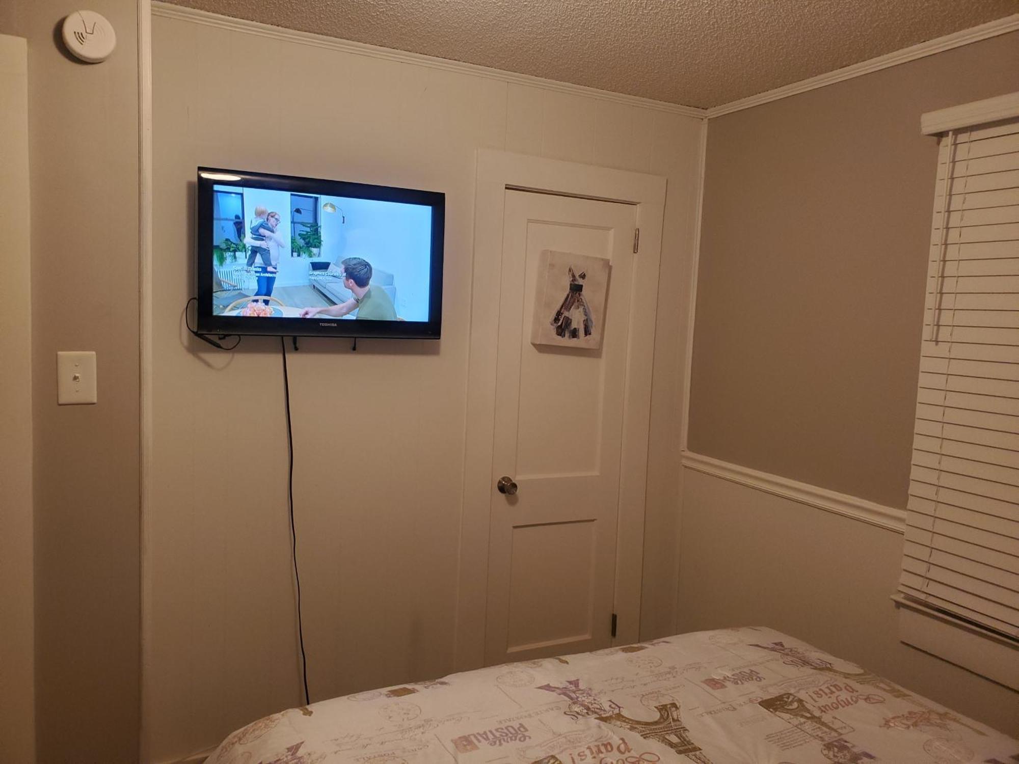 Private Single Level Standalone House Large Lot - 3 Bedrooms Charlotte Esterno foto