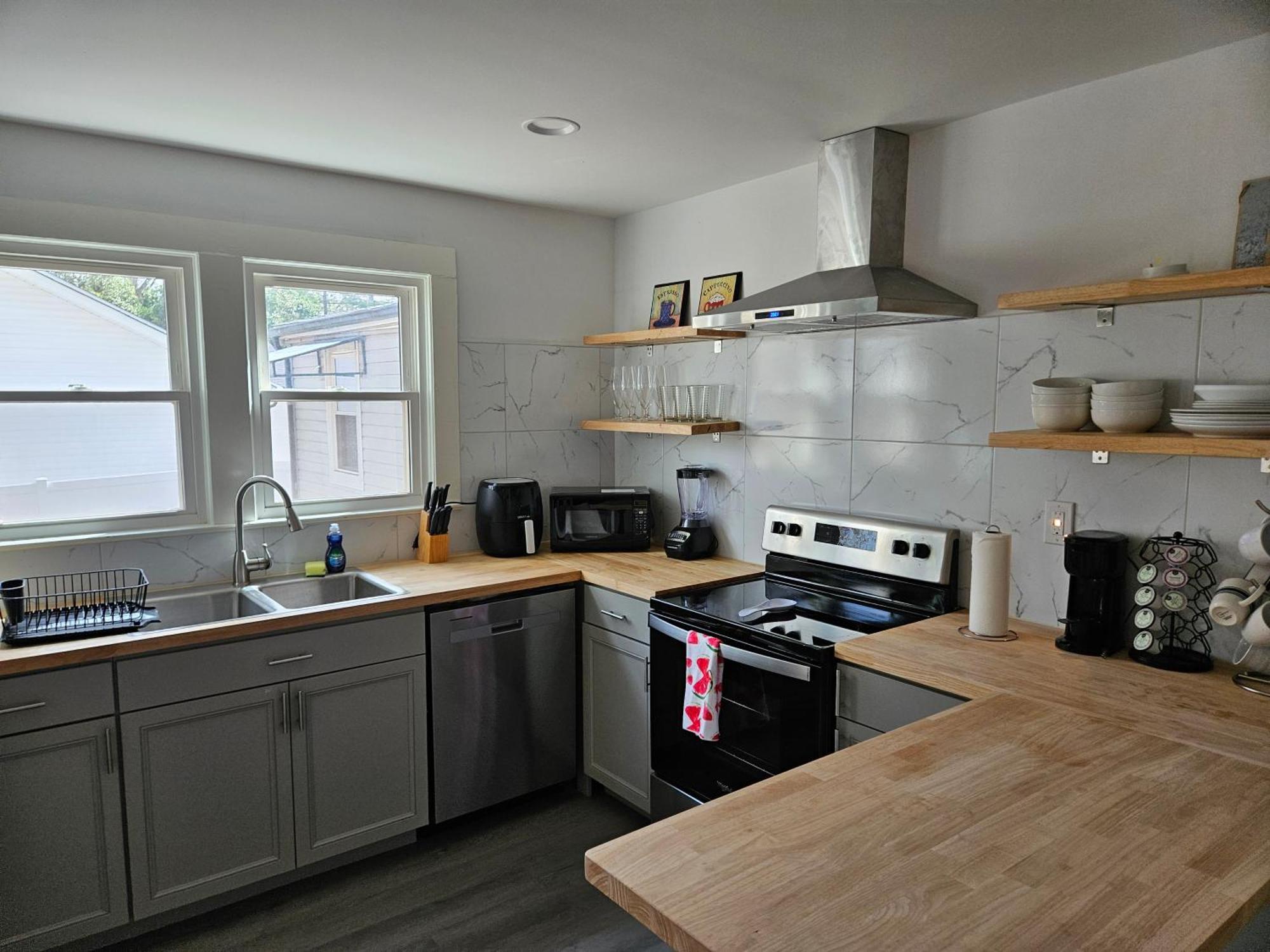 Private Single Level Standalone House Large Lot - 3 Bedrooms Charlotte Esterno foto